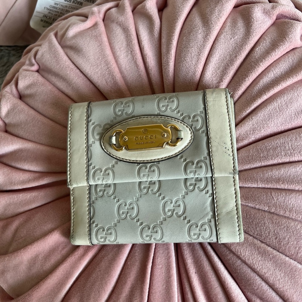 Gucci Cream and Gold Women's Wallet
